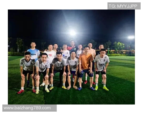 篮球与足球明星亲密握手瞬间高清图片展现运动精神与友谊魅力